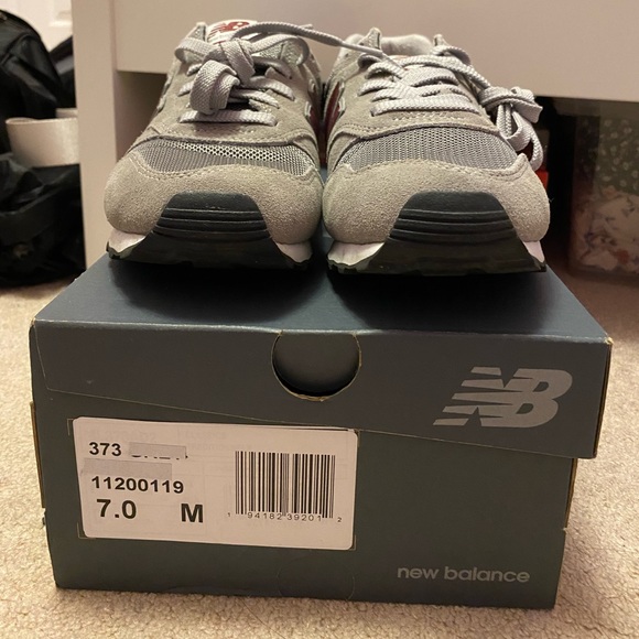 new balance men’s 373 sneaker - grey/burgundy - Picture 4 of 5